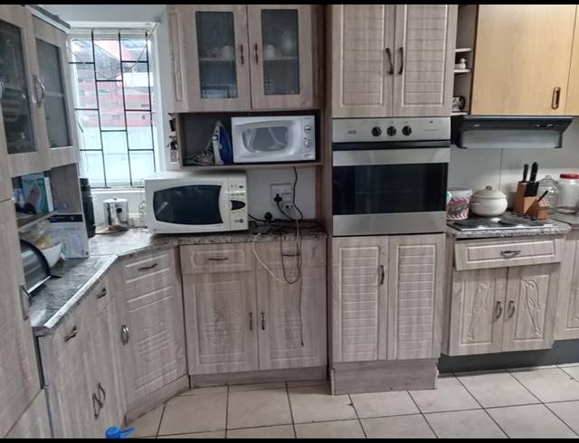 5 BEDROOM HOUSE FOR SALE IN WELTEVREDEN VALLEY